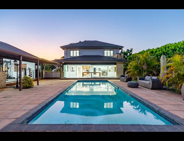 4 BEDROOM HOUSE FOR SALE IN HILLCREST CENTRAL